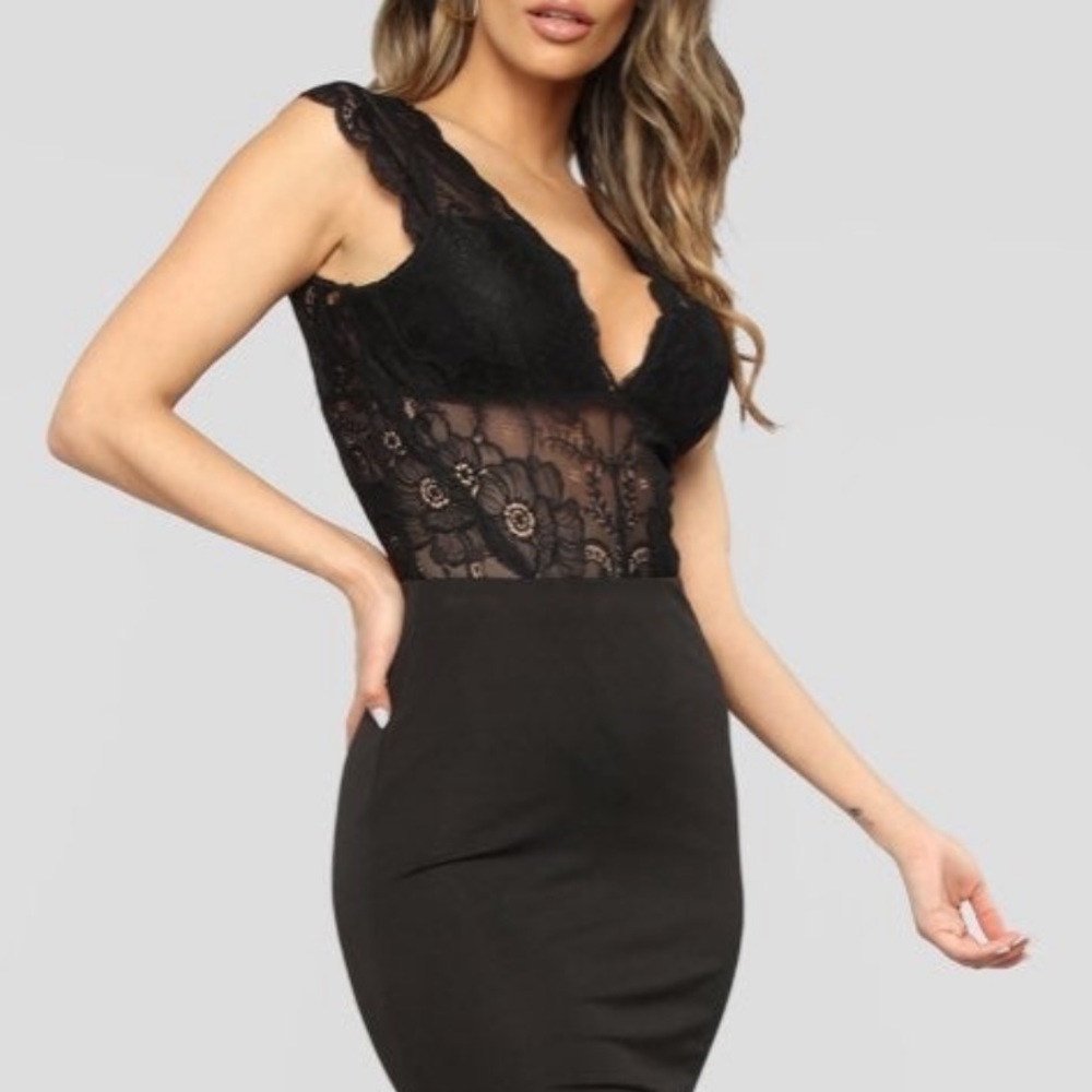 Fashion nova black lace bodysuit - Picture 4 of 5